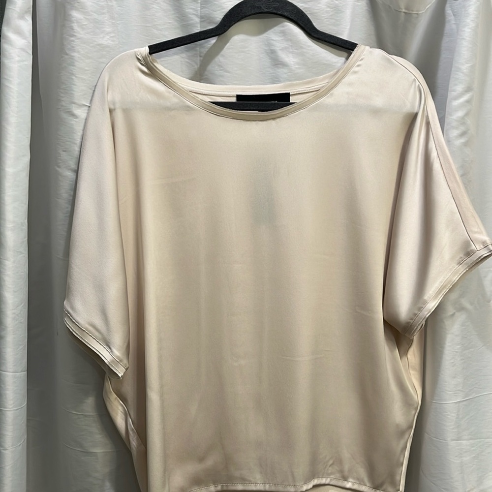 Women’s White House Black Market Short Sleeve Woven Front Dolman Tee in size XS.
